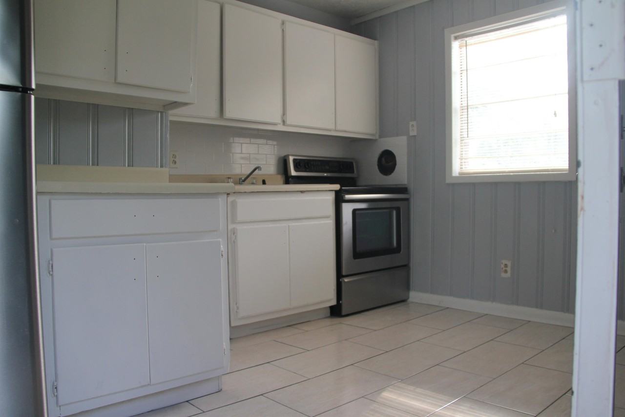 670 Georgia Ave #5 - Photo 5 of 14