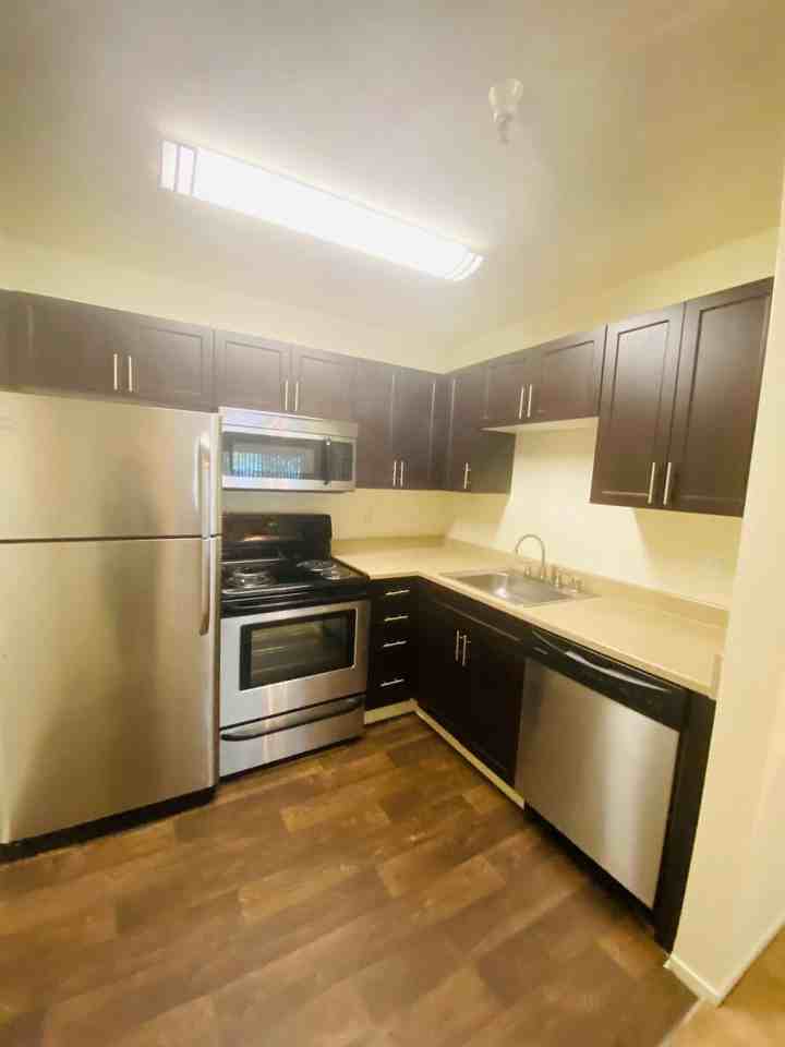 862 Campus Dr - Photo 2 of 15