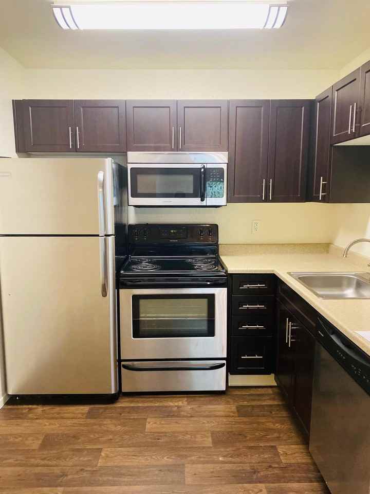 862 Campus Dr - Photo 3 of 15