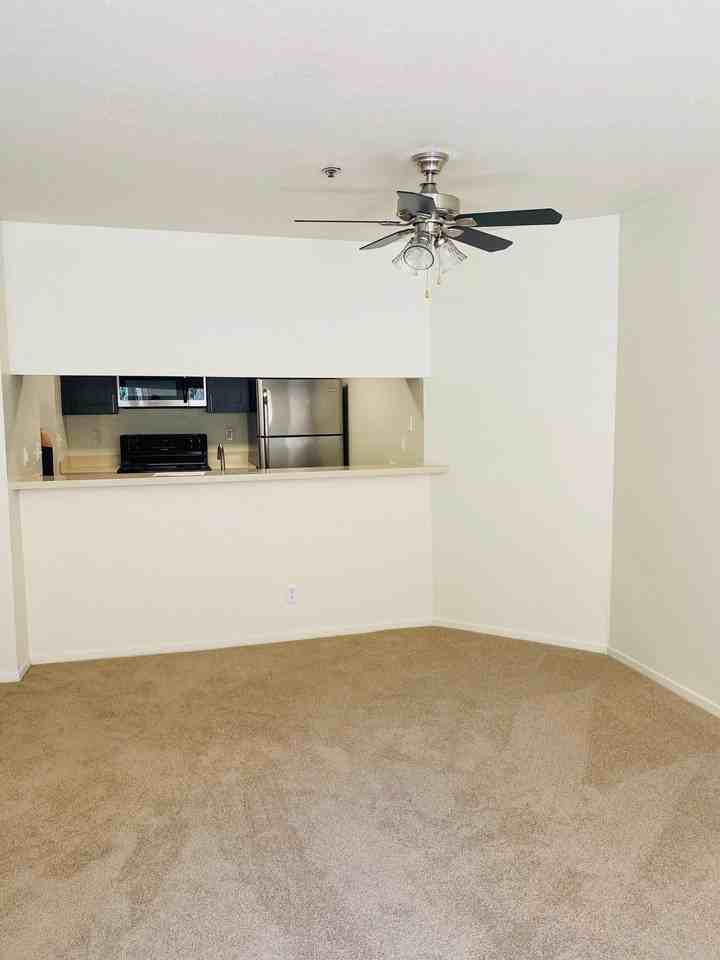 862 Campus Dr - Photo 3 of 14