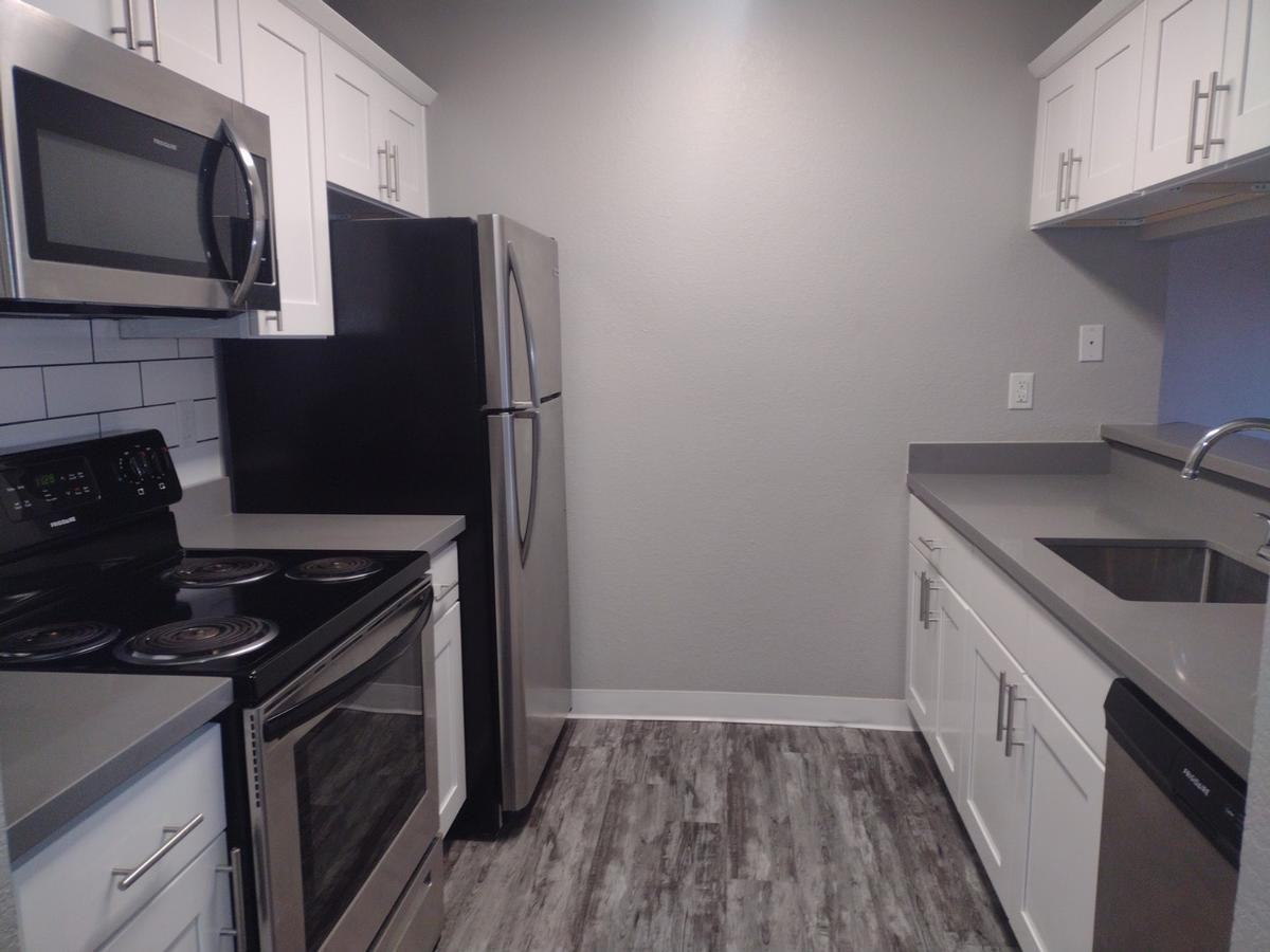 862 Campus Dr - Photo 6 of 16