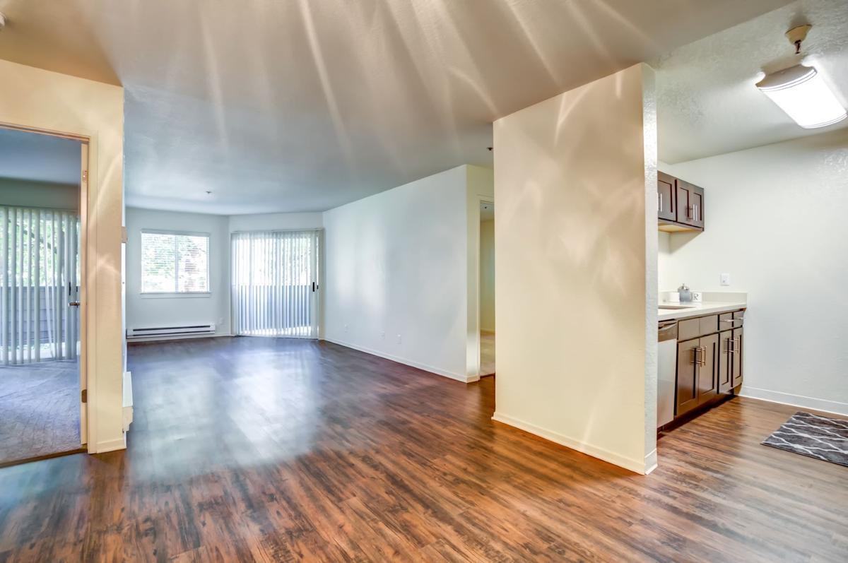 862 Campus Dr - Photo 2 of 14