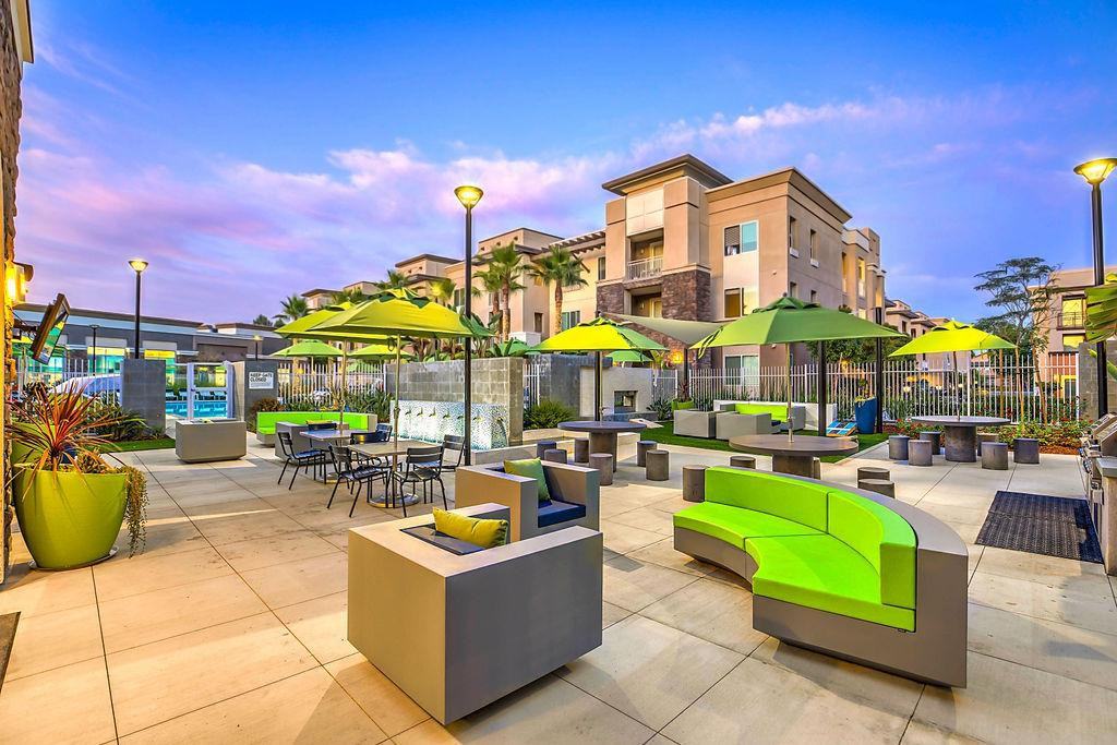 450 Forest Park Boulevard - Photo 6 of 27