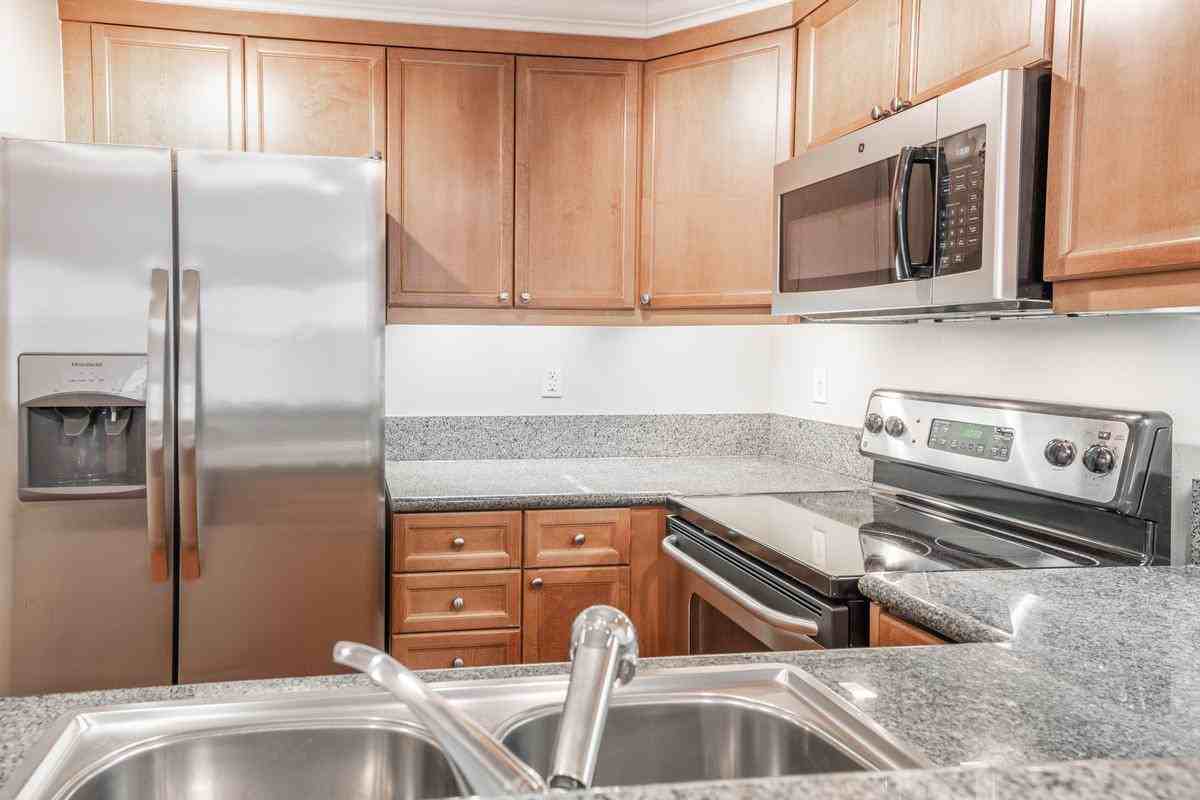 4311 Lake Washington Blvd Ne - Photo 3 of 16