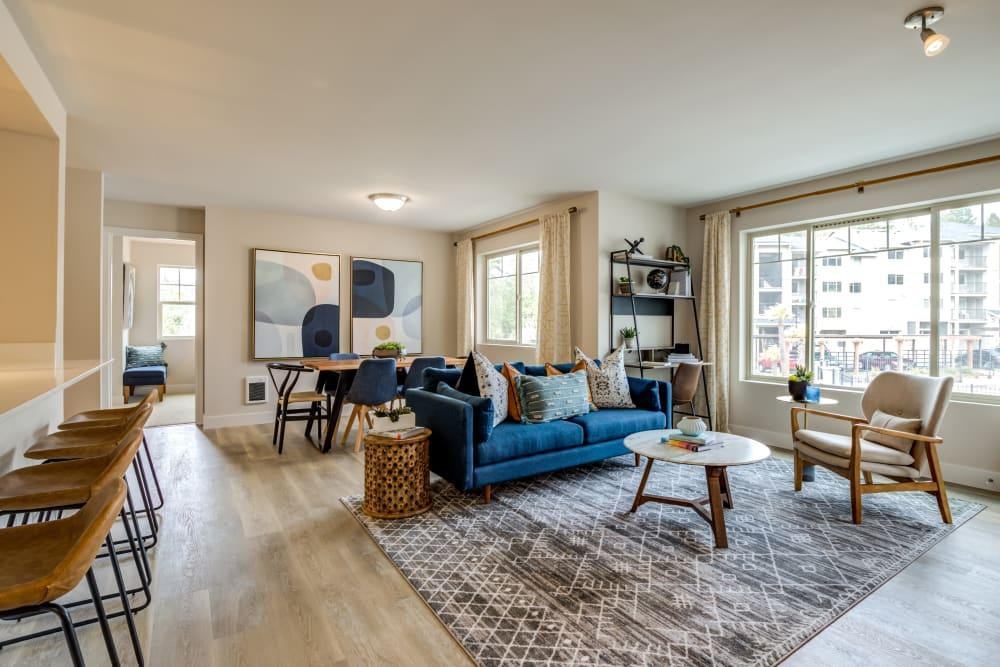 906 Ne Lilac St - Photo 3 of 19