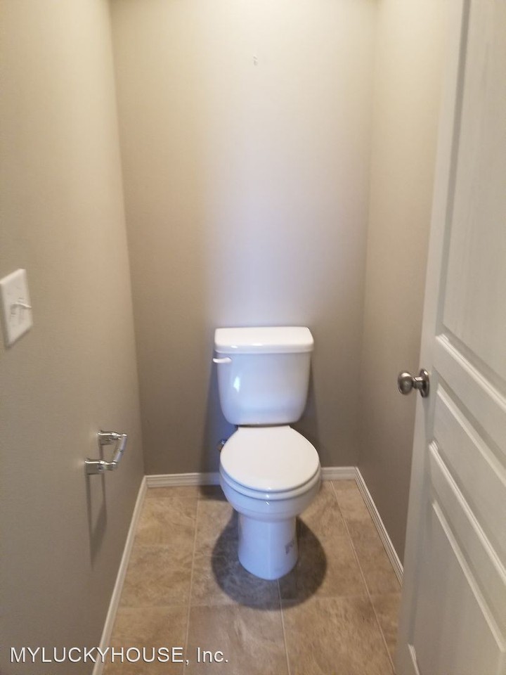 3141 Sw Deschutes Ave - Photo 2 of 25