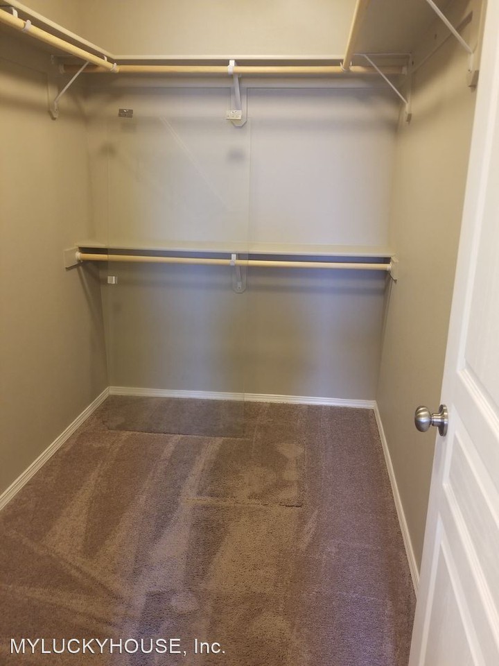 3141 Sw Deschutes Ave - Photo 3 of 25