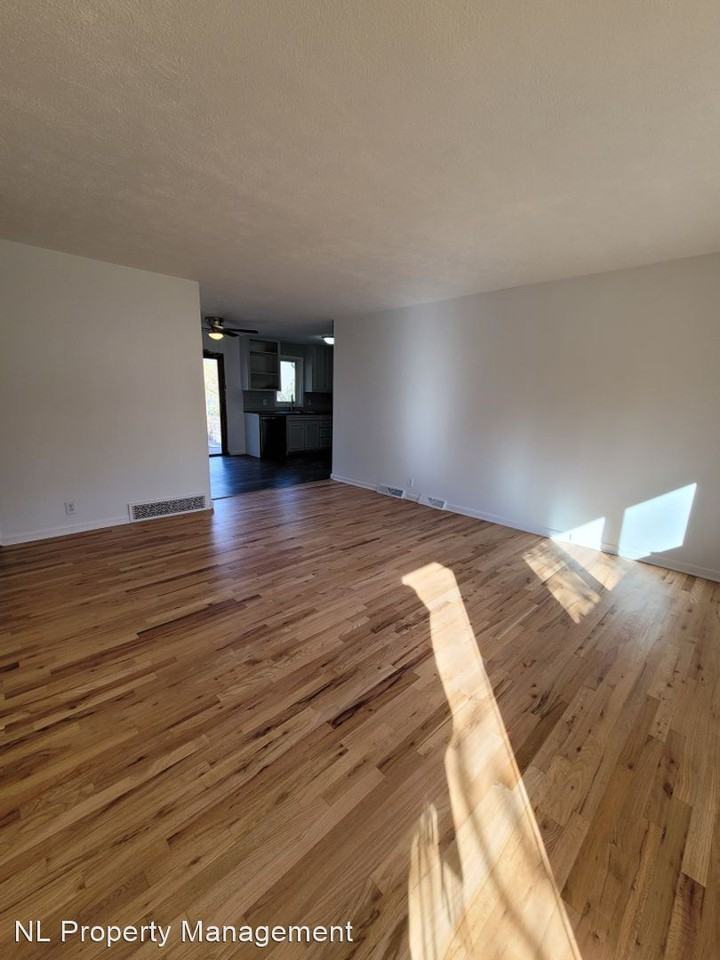 3362 S 79th St - Photo 3 of 12