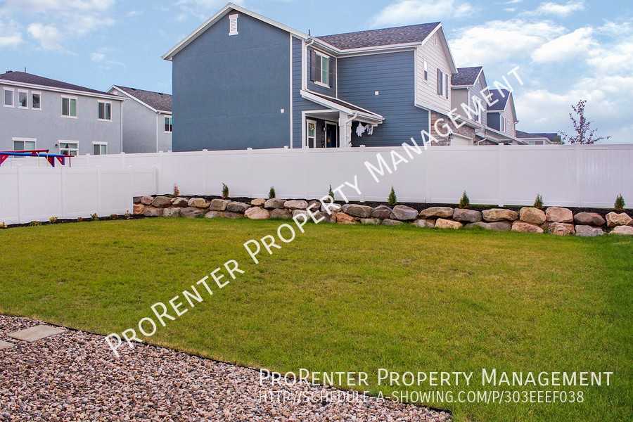 3285 S Cooper St - Photo 3 of 27