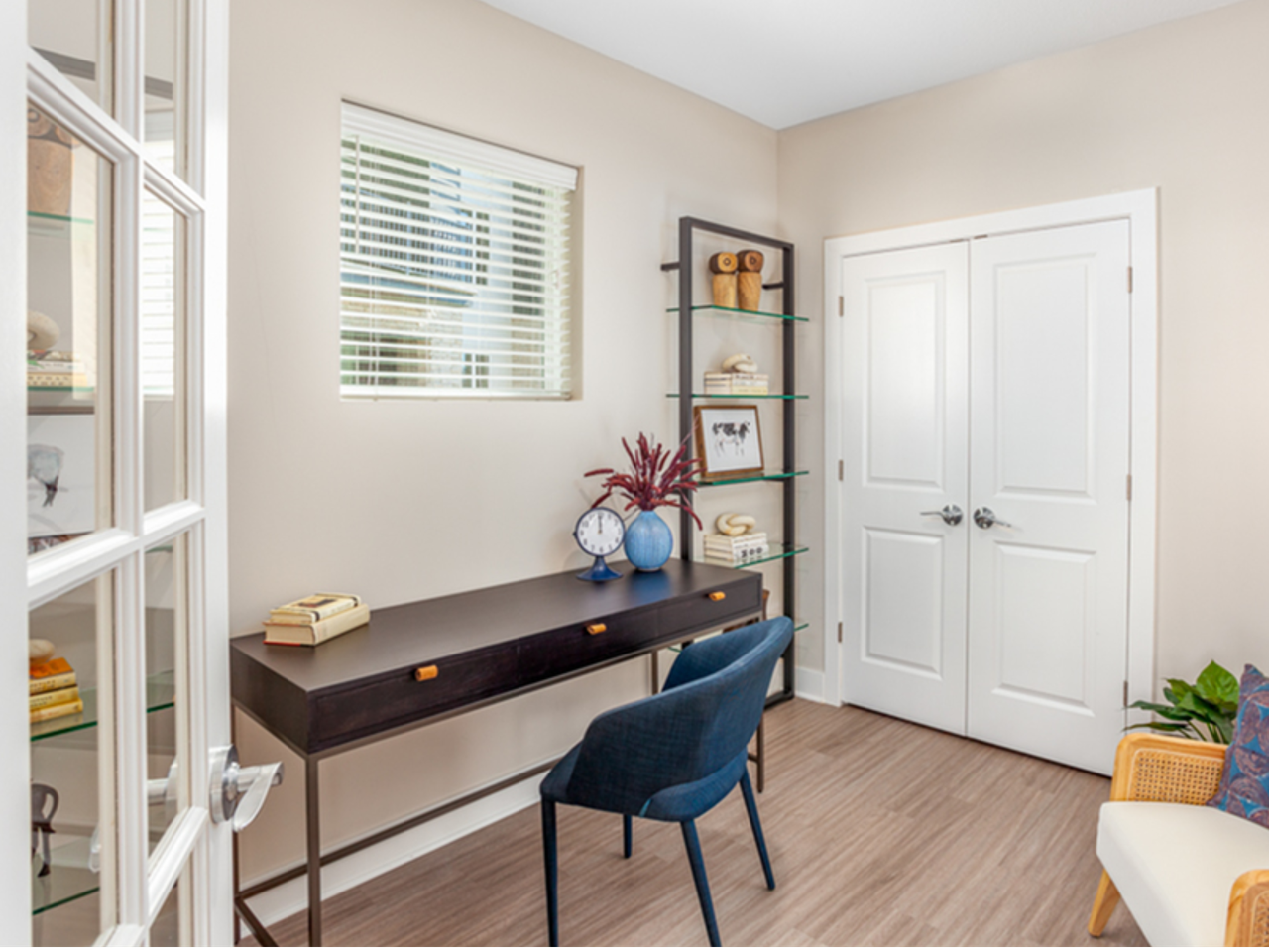 837 Nw Donovan Rd #89663-1 - Photo 2 of 9