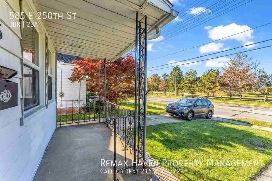 585 E 250th St - Photo 3 of 28