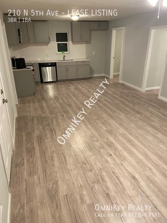 210 N 5th Ave - Photo 2 of 14