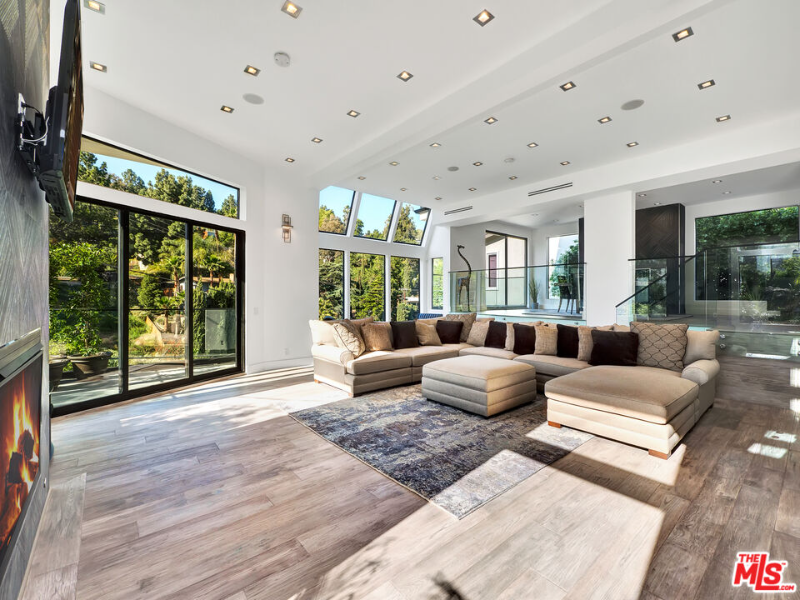 6358 La Rocha Dr - Photo 3 of 21