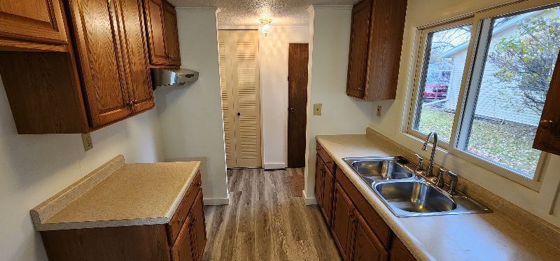 500 Sunrise Ave - Photo 3 of 29