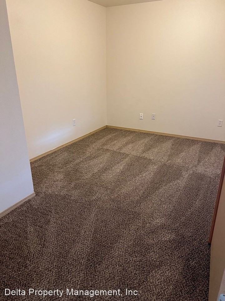 12012 46th Dr NE Units A & B - Photo 3 of 7