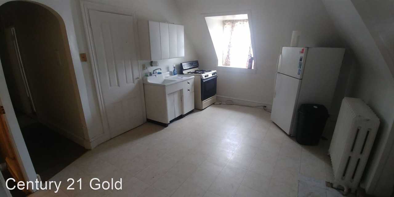 421 Green Terrace - Photo 3 of 7