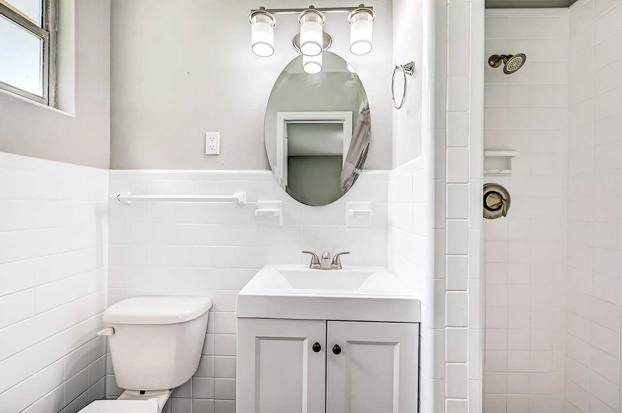 Hyde Park Hvn - Photo 2 of 15