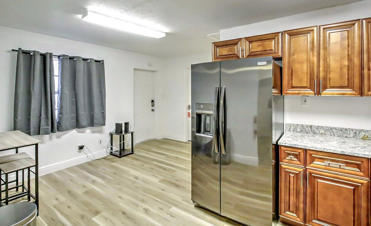 E 23rd Ave - Photo 4 of 11