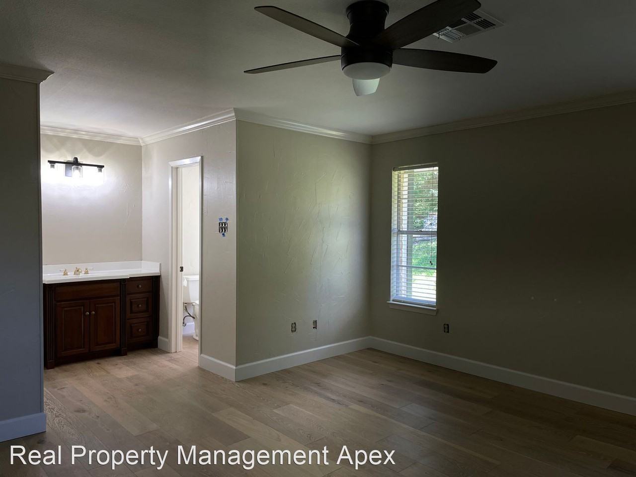 900 Woodland West Dr - Photo 2 of 39