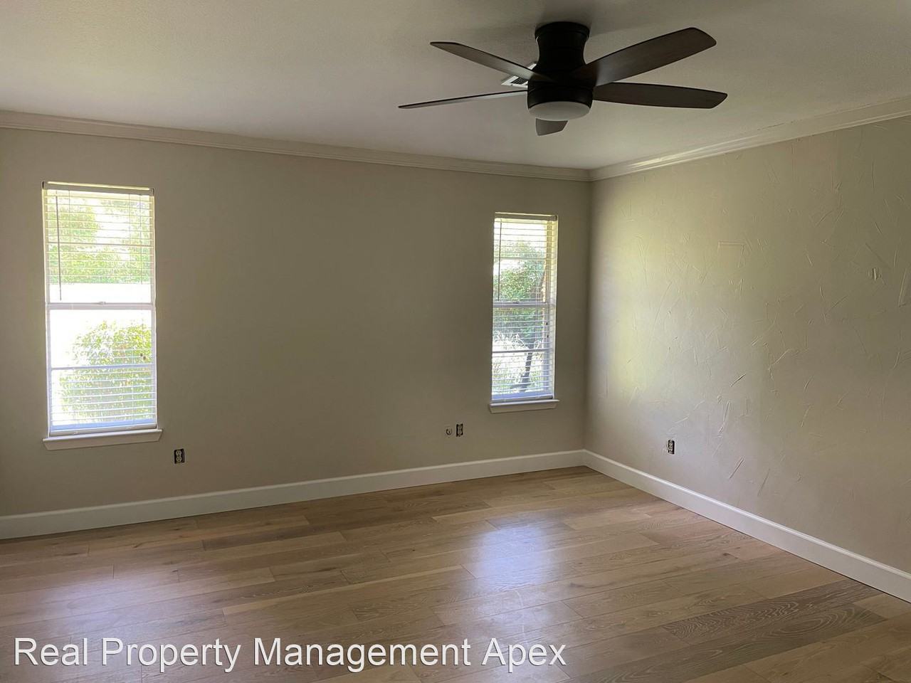 900 Woodland West Dr - Photo 3 of 39