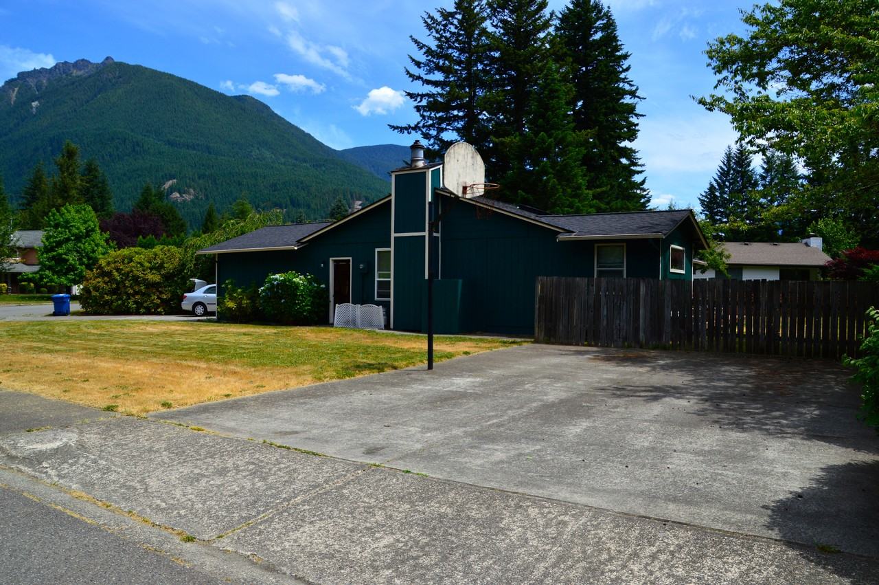 13518 433rd Pl SE - Photo 2 of 10