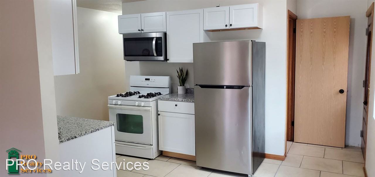 5101/5103 6th St NE - Photo 3 of 50