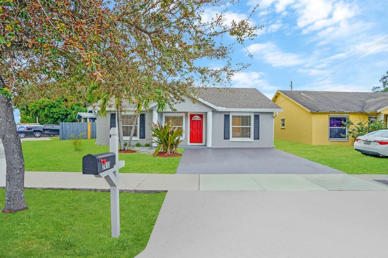 2413 Nw 8th St - Photo 2 of 27