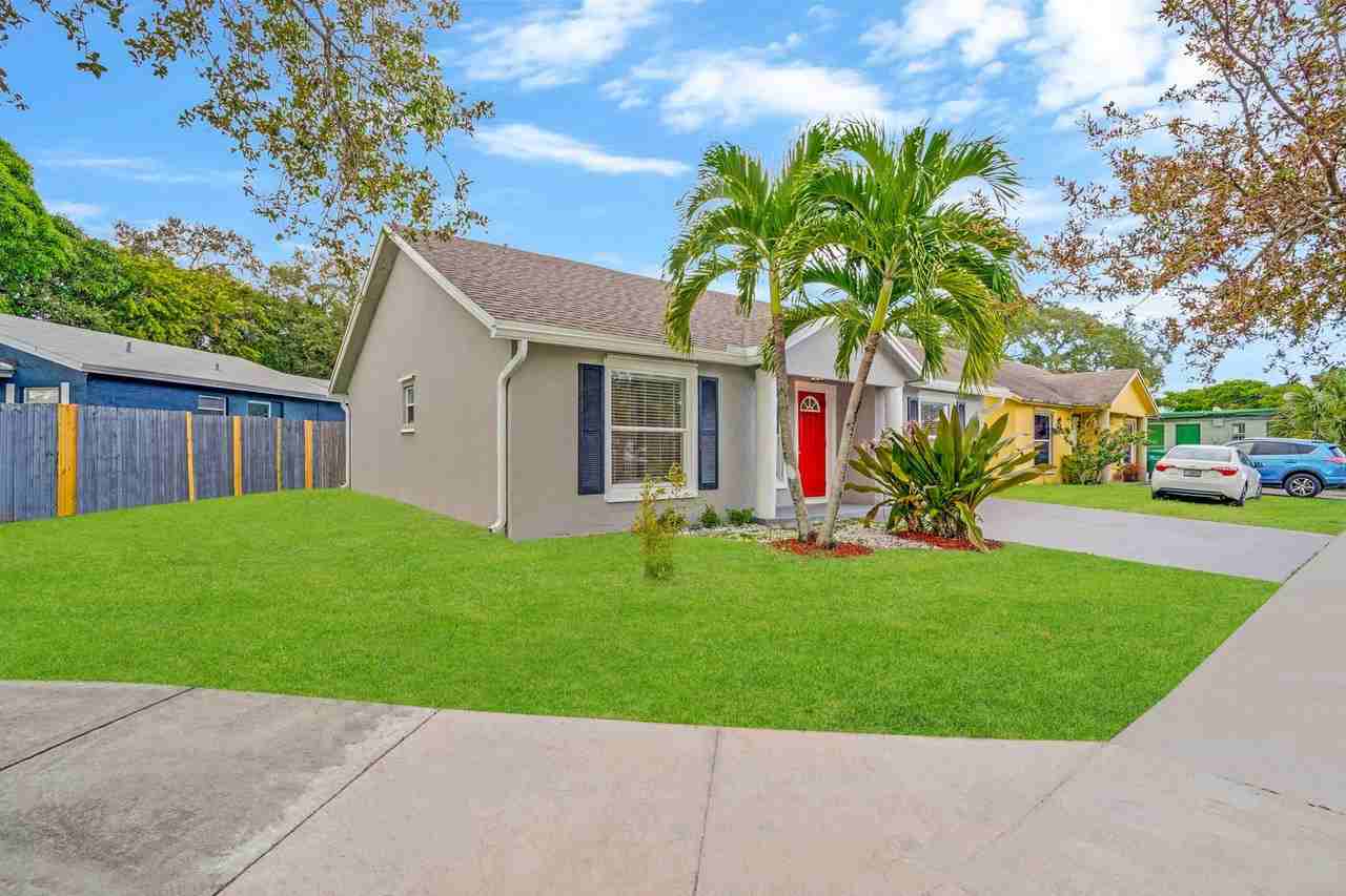 2413 Nw 8th St - Photo 3 of 27