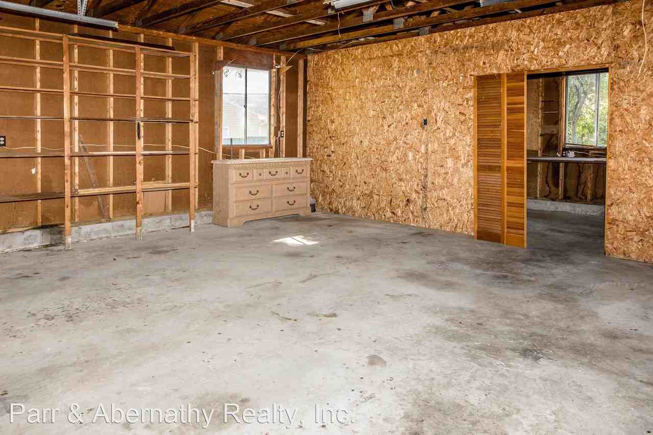 3200 Western St - Photo 3 of 36