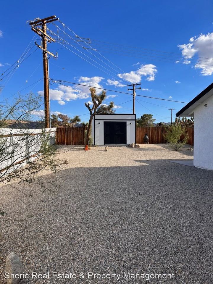 58455 Palisade Dr #A - Photo 3 of 19