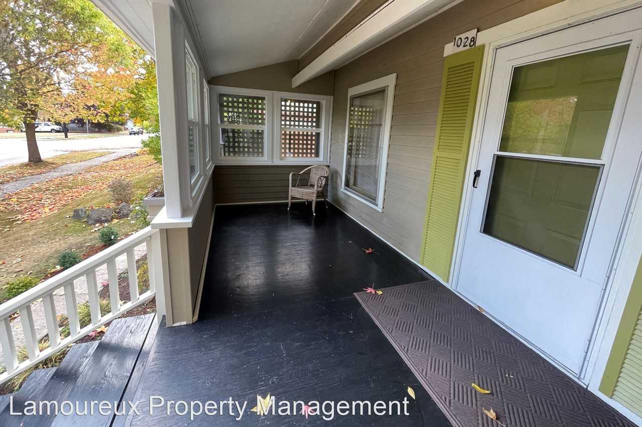 1028 Wetmore Ave - Photo 2 of 12