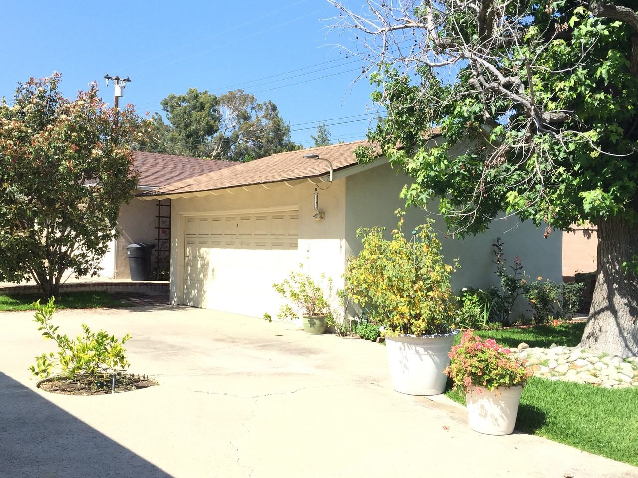 1072 Northwestern Dr - Photo 3 of 31