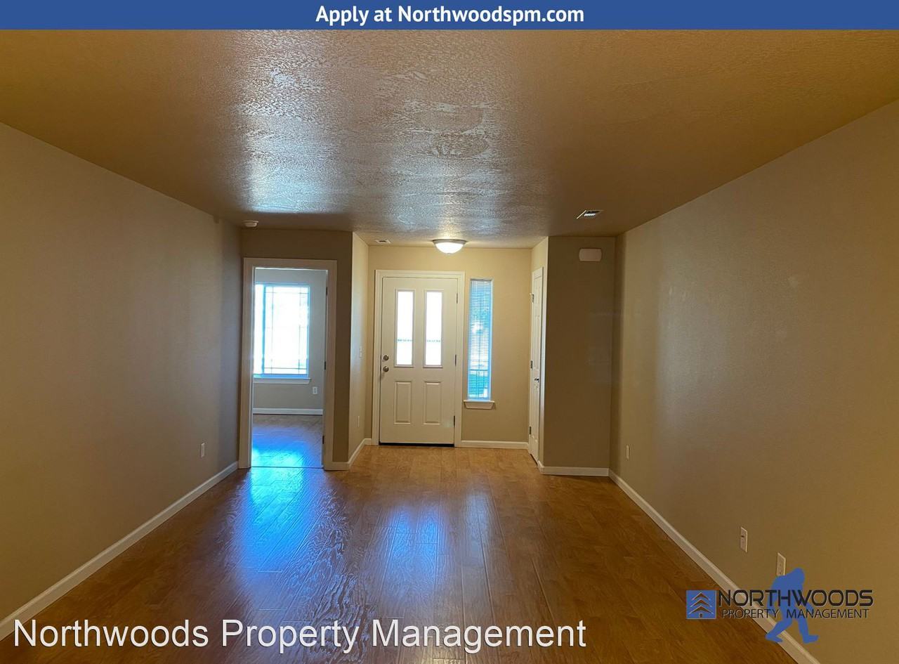 323 S Haskell St - Photo 3 of 20