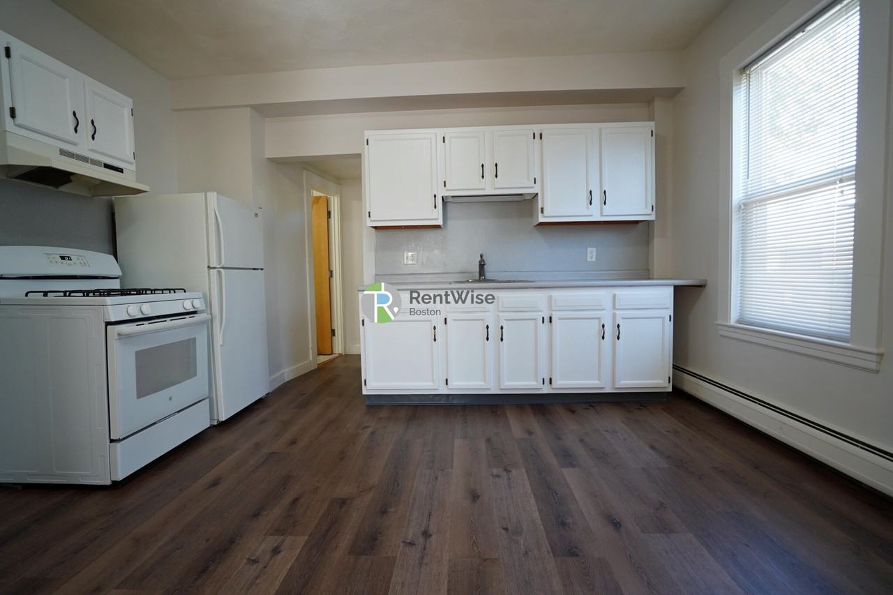 252 Ash St #02 - Photo 4 of 20