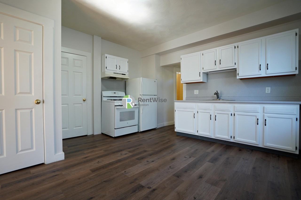 252 Ash St #02 - Photo 5 of 20