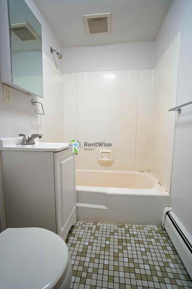 252 Ash St #02 - Photo 7 of 20