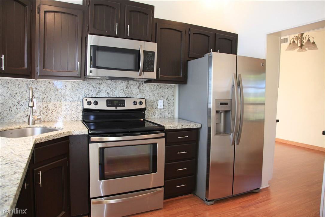 525 Se 25th Ave - Photo 2 of 10