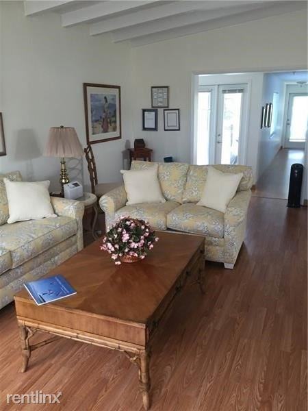 525 Se 25th Ave - Photo 3 of 10