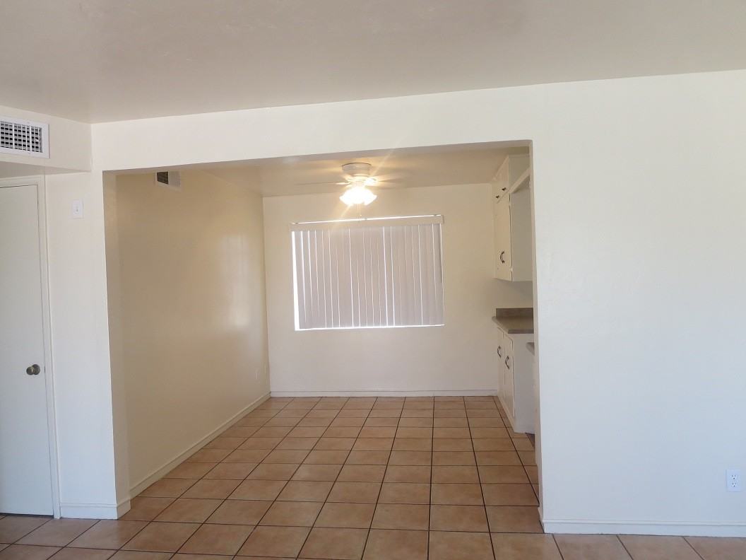 2234 E Water St - Photo 3 of 18