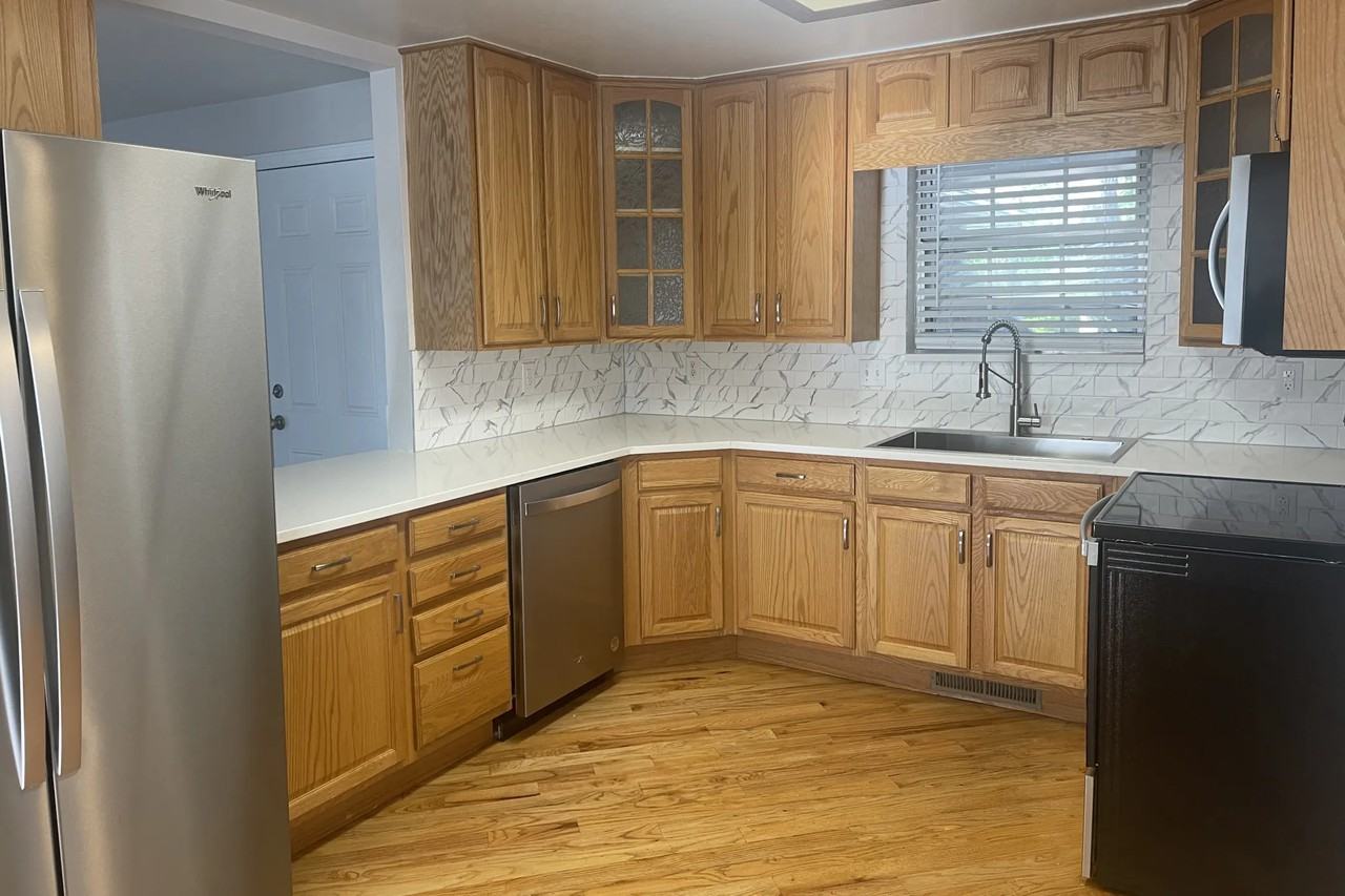 656 S Oakland St - Photo 2 of 28