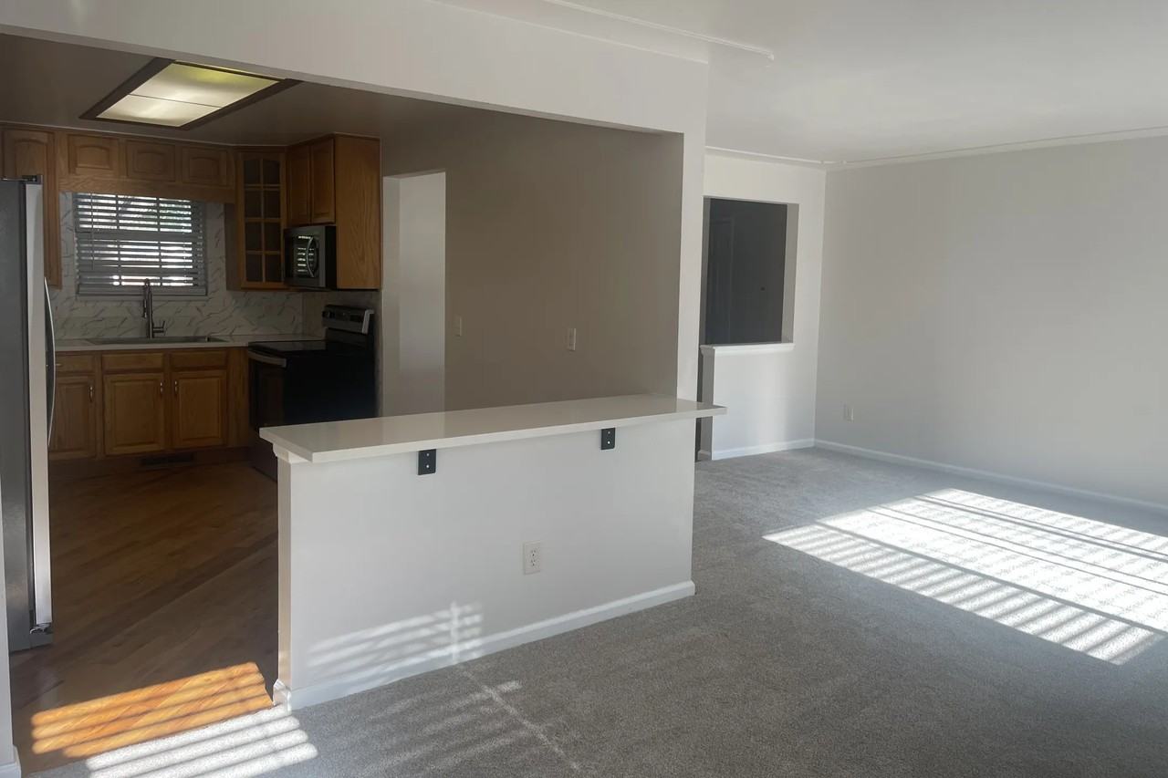 656 S Oakland St - Photo 3 of 28