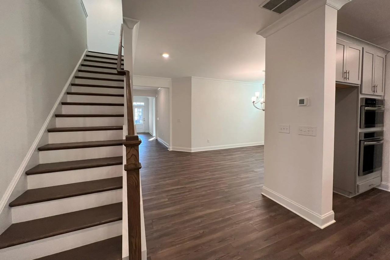 160 Amherst Way - Photo 2 of 12