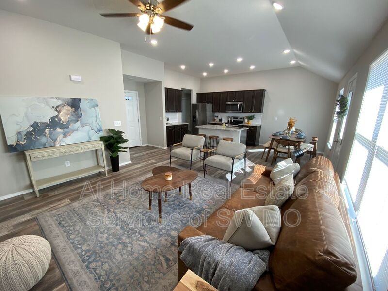 3863 W Linwood St - Photo 2 of 12