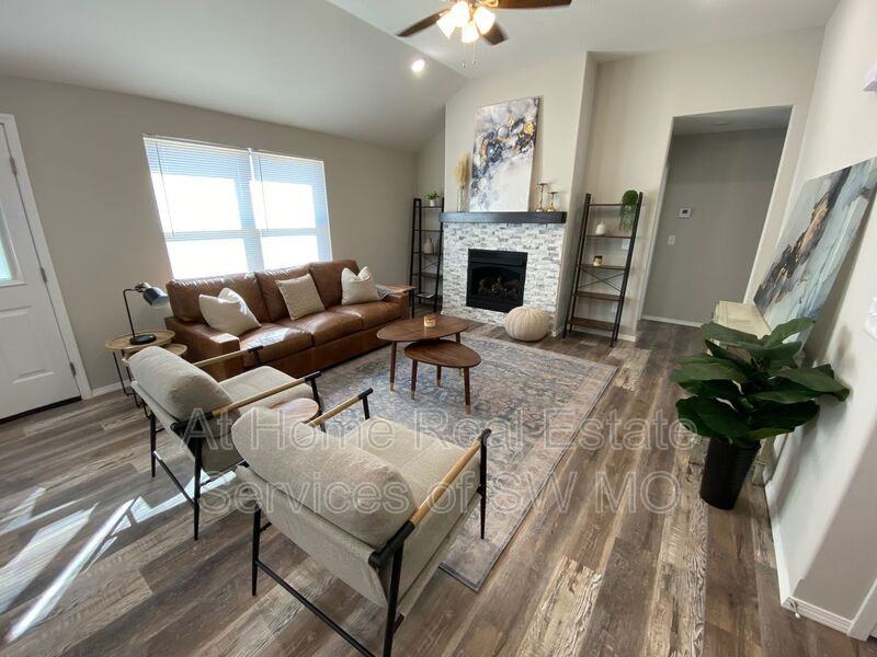 3863 W Linwood St - Photo 6 of 12