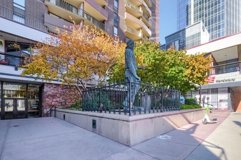 1020 15th St #28N - Photo 2 of 22