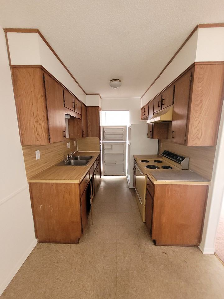 1105 Parmer Ave - Photo 3 of 5