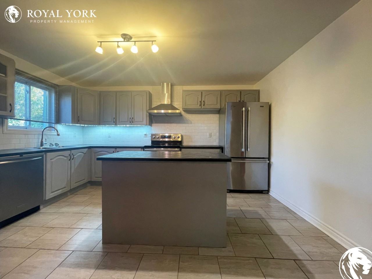 334 Fairfield Ave - Photo 2 of 27