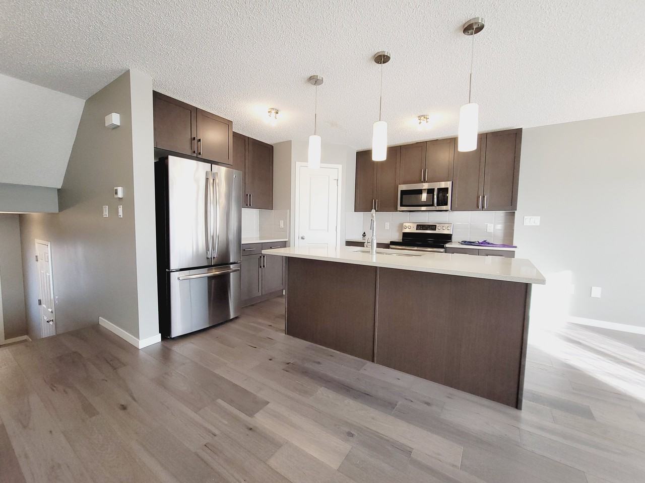 8217 24 Ave Sw - Photo 2 of 36