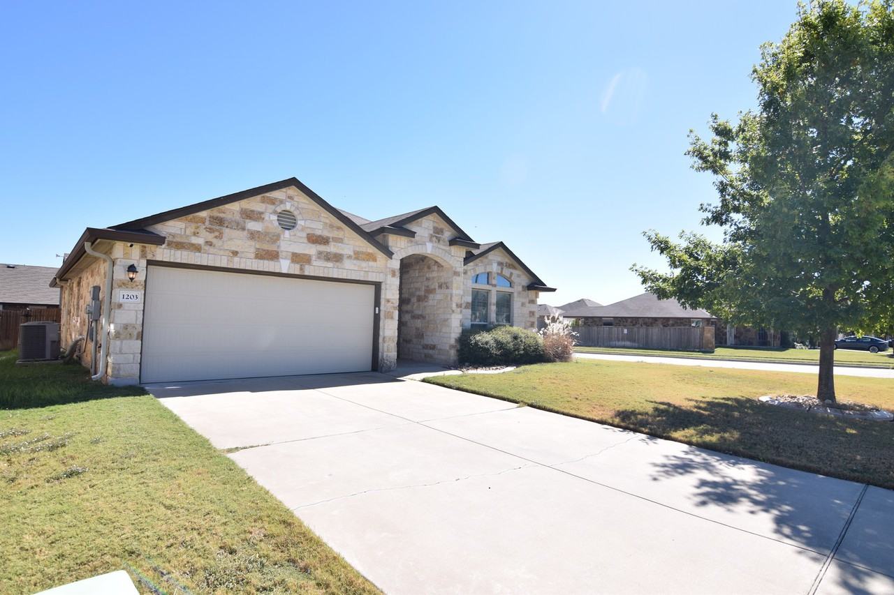 1203 Fawn Lily Dr - Photo 2 of 21