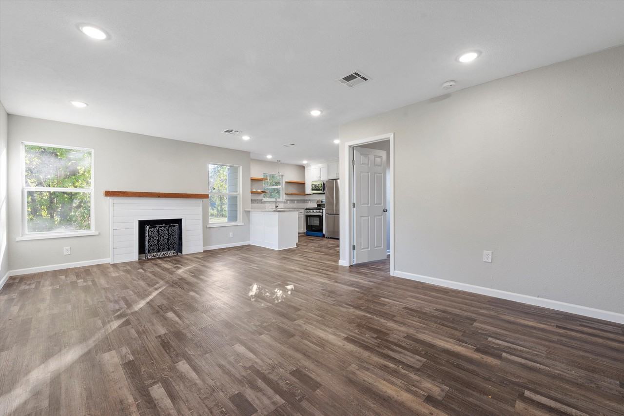 3112 Cole Ave - Photo 3 of 15